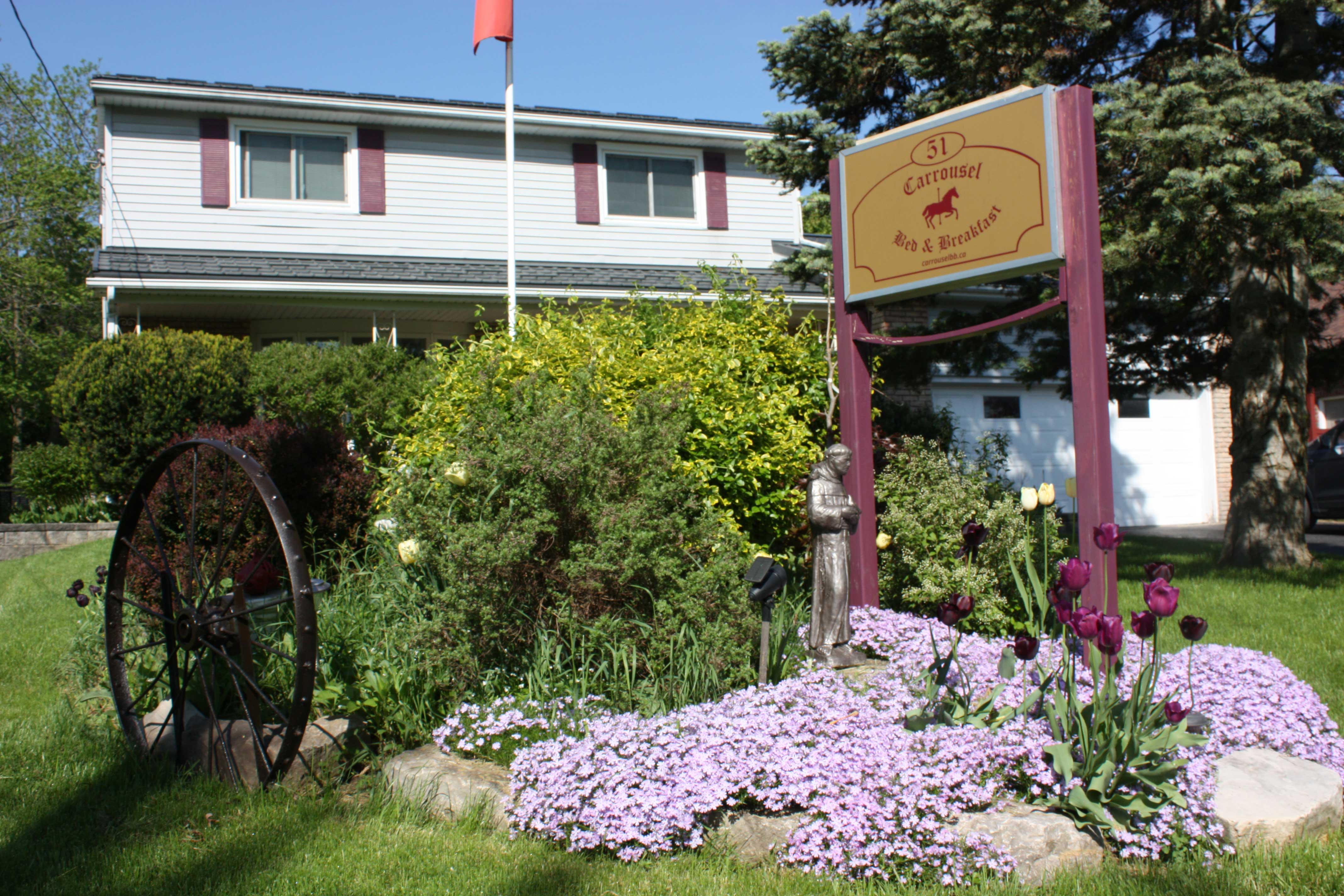 Exterior shot of Carrousel Bed and Breakfast